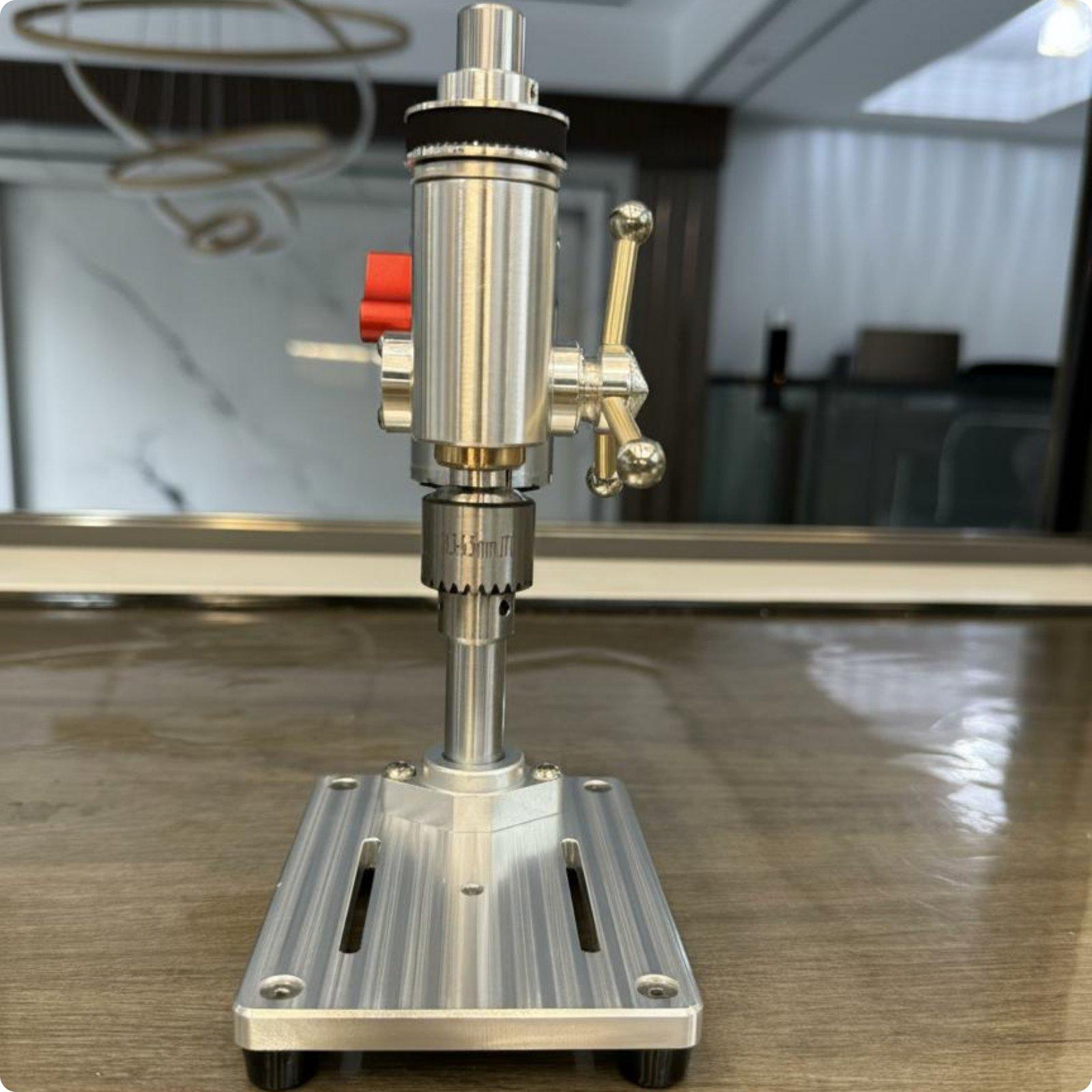 Przenośna precyzyjna wiertarka – Drill Press Bench recenzja i cena